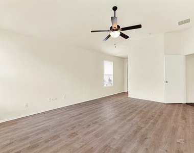 9005 Warren Drive - Photo Thumbnail 14