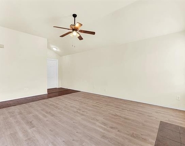9005 Warren Drive - Photo Thumbnail 5