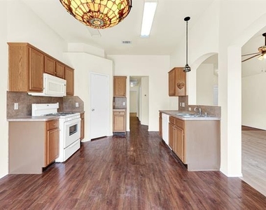 9005 Warren Drive - Photo Thumbnail 8