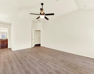 9005 Warren Drive - Photo Thumbnail 15