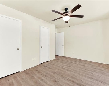 9005 Warren Drive - Photo Thumbnail 20