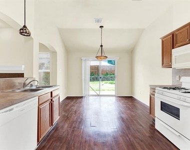 9005 Warren Drive - Photo Thumbnail 12