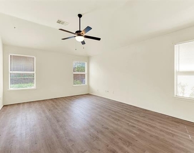 9005 Warren Drive - Photo Thumbnail 13