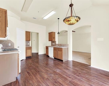 9005 Warren Drive - Photo Thumbnail 7