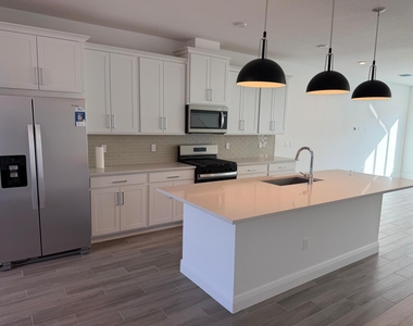 7528 Sw Hosford Street - Photo Thumbnail 2