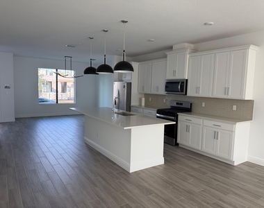 7528 Sw Hosford Street - Photo Thumbnail 3