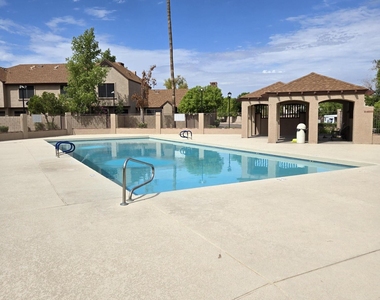 8111 W Wacker Road - Photo Thumbnail 2