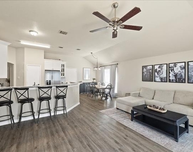 1410 Teal Way - Photo Thumbnail 12