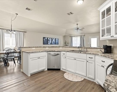 1410 Teal Way - Photo Thumbnail 9