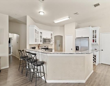 1410 Teal Way - Photo Thumbnail 8