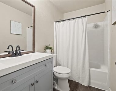 1410 Teal Way - Photo Thumbnail 15