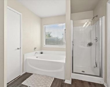 1410 Teal Way - Photo Thumbnail 5