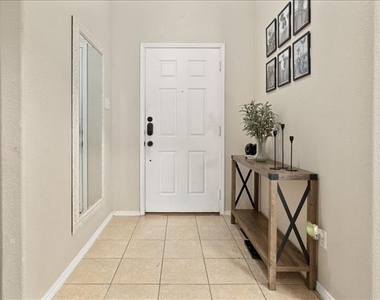 1410 Teal Way - Photo Thumbnail 10