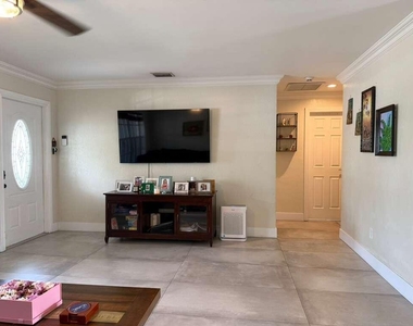 1520 Ne 35th Street - Photo Thumbnail 17