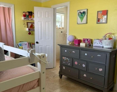1520 Ne 35th Street - Photo Thumbnail 11