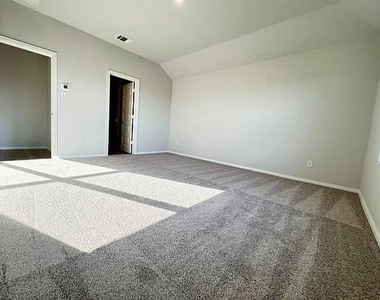 3300 Kingdom Drive - Photo Thumbnail 6