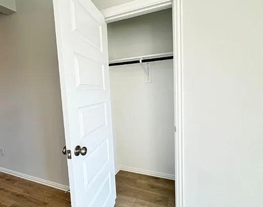 3300 Kingdom Drive - Photo Thumbnail 5