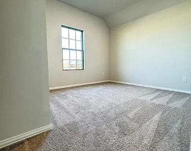 3300 Kingdom Drive - Photo Thumbnail 9