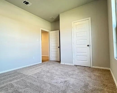 3300 Kingdom Drive - Photo Thumbnail 3