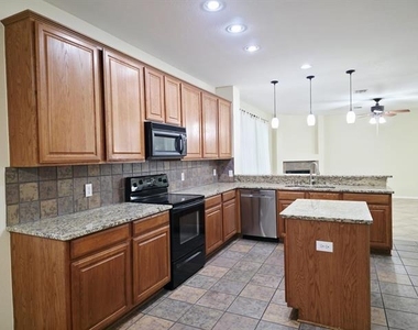 1913 Bradford Pear Square - Photo Thumbnail 5