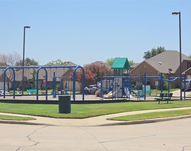 1913 Bradford Pear Square - Photo Thumbnail 14
