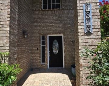 1913 Bradford Pear Square - Photo Thumbnail 9