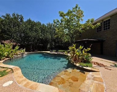 1913 Bradford Pear Square - Photo Thumbnail 11