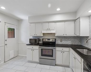7518 Woodthrush Drive - Photo Thumbnail 3