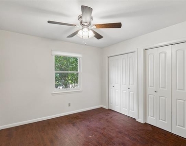 7518 Woodthrush Drive - Photo Thumbnail 9