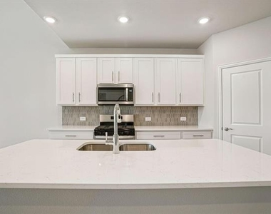 6205 Timberhurst Drive - Photo Thumbnail 8