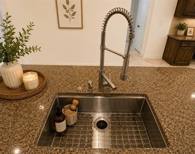 3038 Reynolds Lane - Photo Thumbnail 15