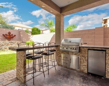 2244 W Spur Drive - Photo Thumbnail 13