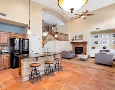2244 W Spur Drive - Photo Thumbnail 5