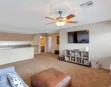 2244 W Spur Drive - Photo Thumbnail 12