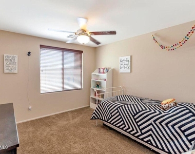 2244 W Spur Drive - Photo Thumbnail 9