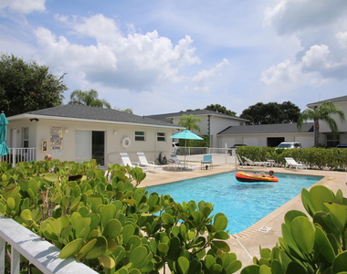 324 W Pine Street - Photo Thumbnail 8