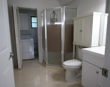 324 W Pine Street - Photo Thumbnail 3