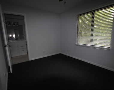 324 W Pine Street - Photo Thumbnail 6