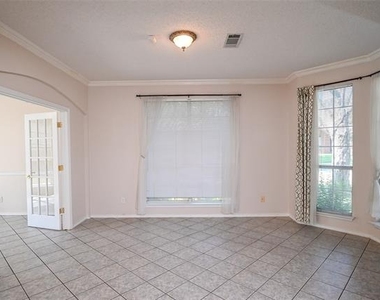 2100 Newport Drive - Photo Thumbnail 5
