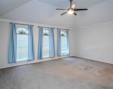 2100 Newport Drive - Photo Thumbnail 18