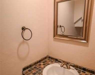 2100 Newport Drive - Photo Thumbnail 8