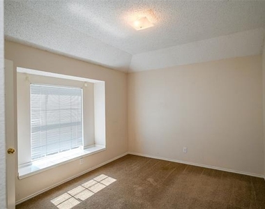2100 Newport Drive - Photo Thumbnail 32