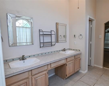 2100 Newport Drive - Photo Thumbnail 22