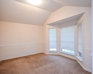 2100 Newport Drive - Photo Thumbnail 26