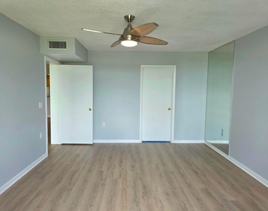 2421 Village Boulevard - Photo Thumbnail 15