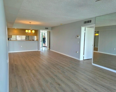 2421 Village Boulevard - Photo Thumbnail 9