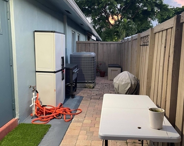 1400 Ne 18th Street - Photo Thumbnail 10