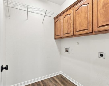 3403 Oakleigh Lane - Photo Thumbnail 13