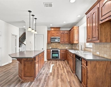 3403 Oakleigh Lane - Photo Thumbnail 7