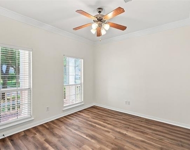 3403 Oakleigh Lane - Photo Thumbnail 3